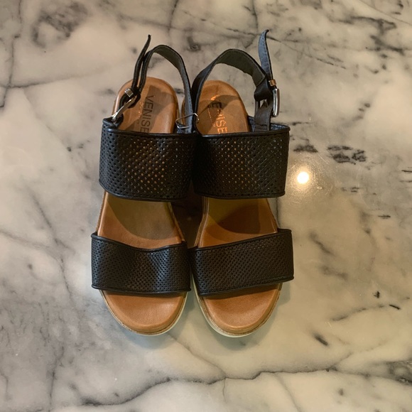 VENESE Parisian Made Sandal, Size 38, Worn Once, Like New Condition - Picture 4 of 6